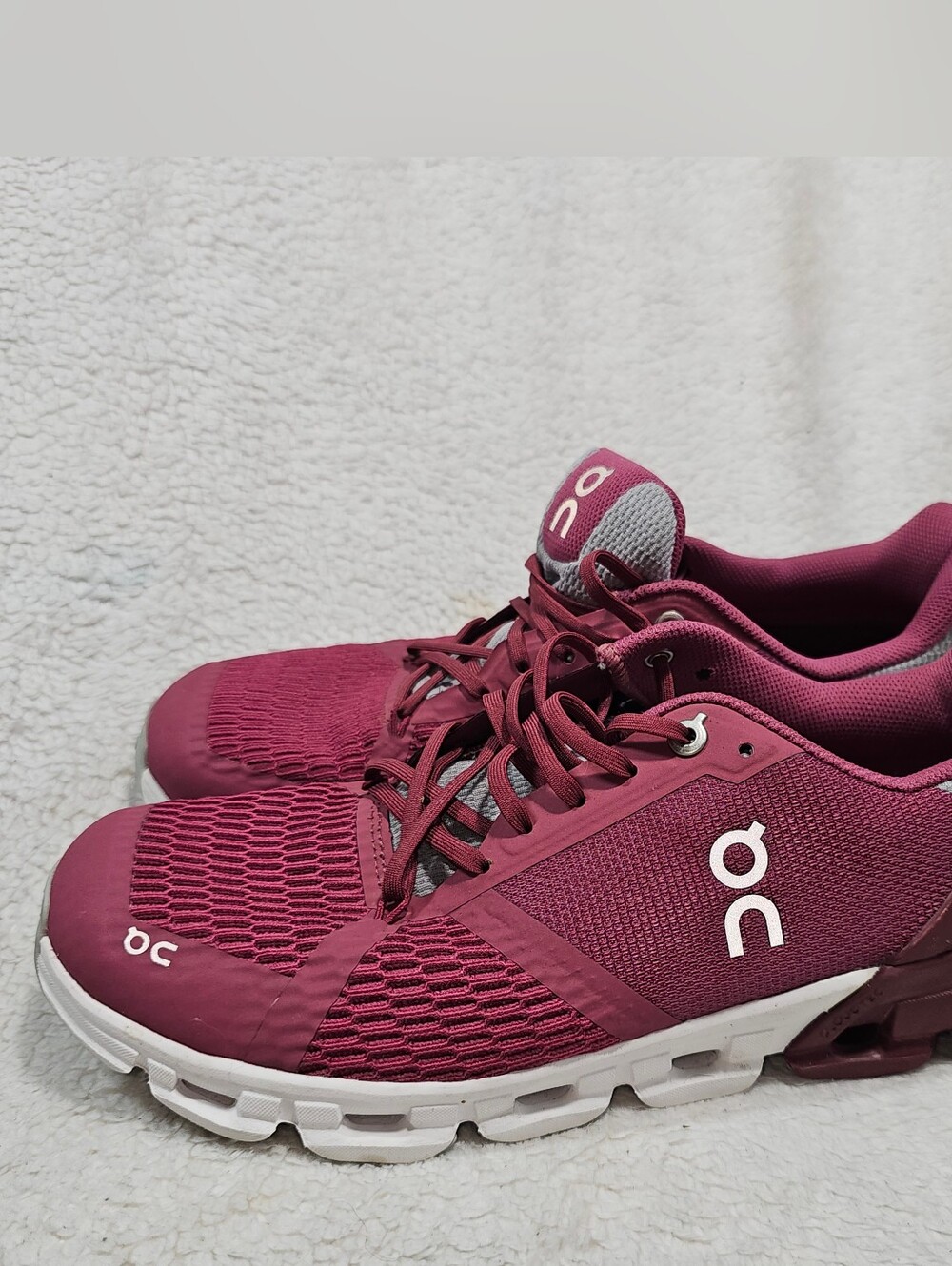 On CLOUD CLOUDFLYER WOMEN SZ 8.5 RUNNING SHOES.